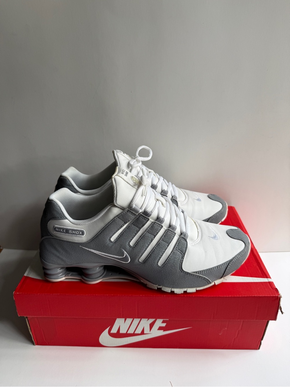 Nike Shox NZ Men’s Running Shoes White Gray Size 11 - Picture 5 of 10